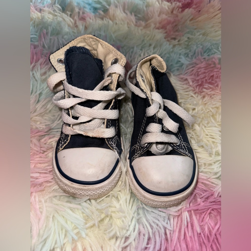 Navy Converse toddler shoes size 5.